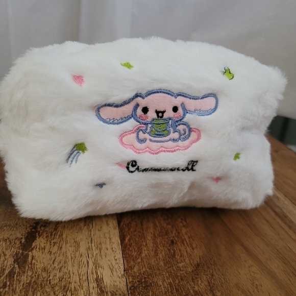 Sanrio Cinnamoroll Plush White Embroidered Makeup Bag - Picture 15 of 17